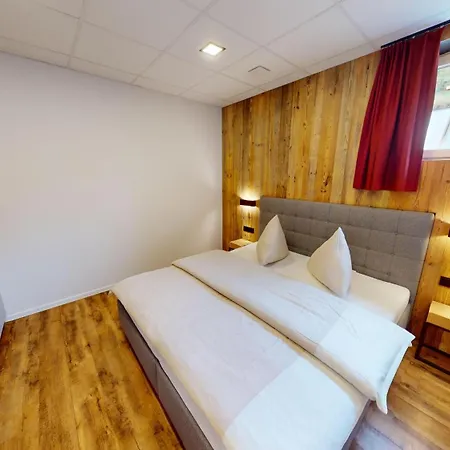 West Апартаменты